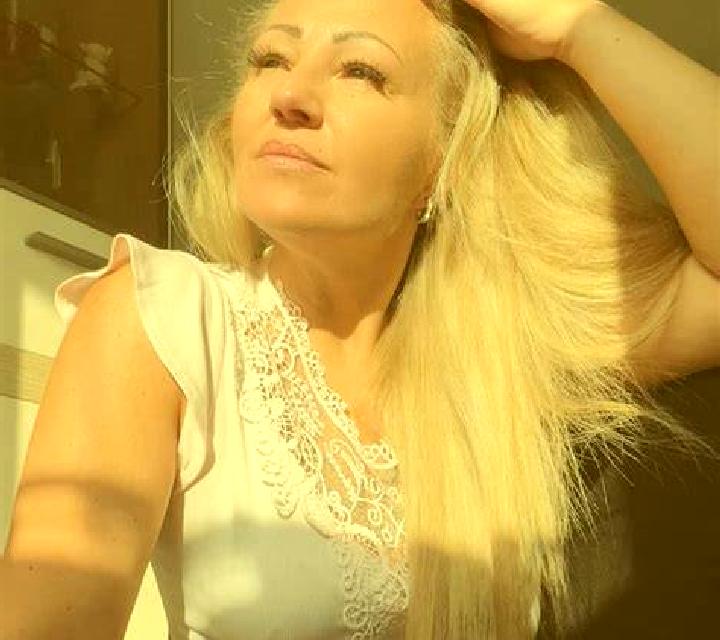 Emilia Perquenco escort