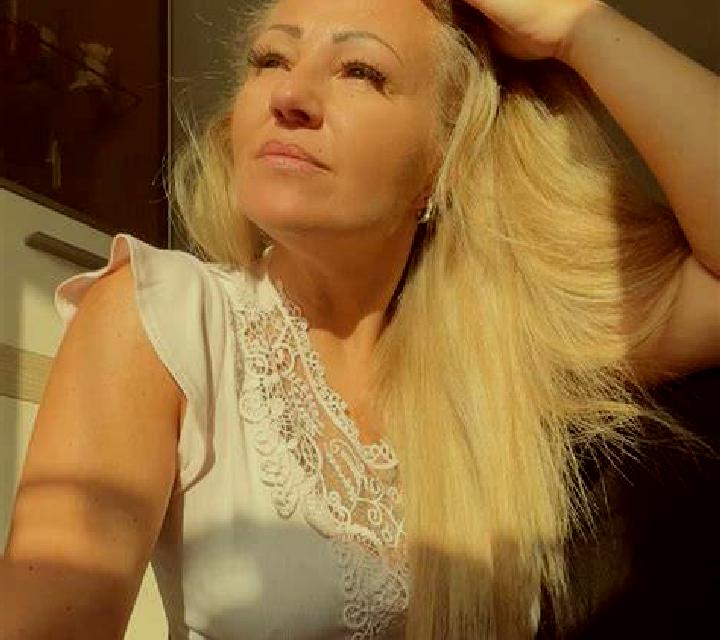 Paulina Curarrehue escort